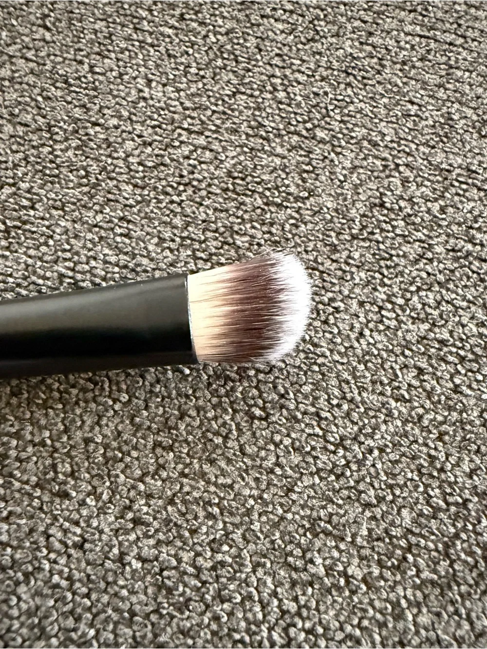 Goo Skin Beauty 302 Angled Definer Brush